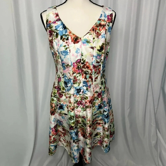 Madison Leigh Floral Pleated V-neck Swing Dress - size 6/8 - Picture 2 of 15